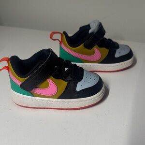Nike Kids Court Borough Low Receadt Multicolor Pink Swoosh 5C